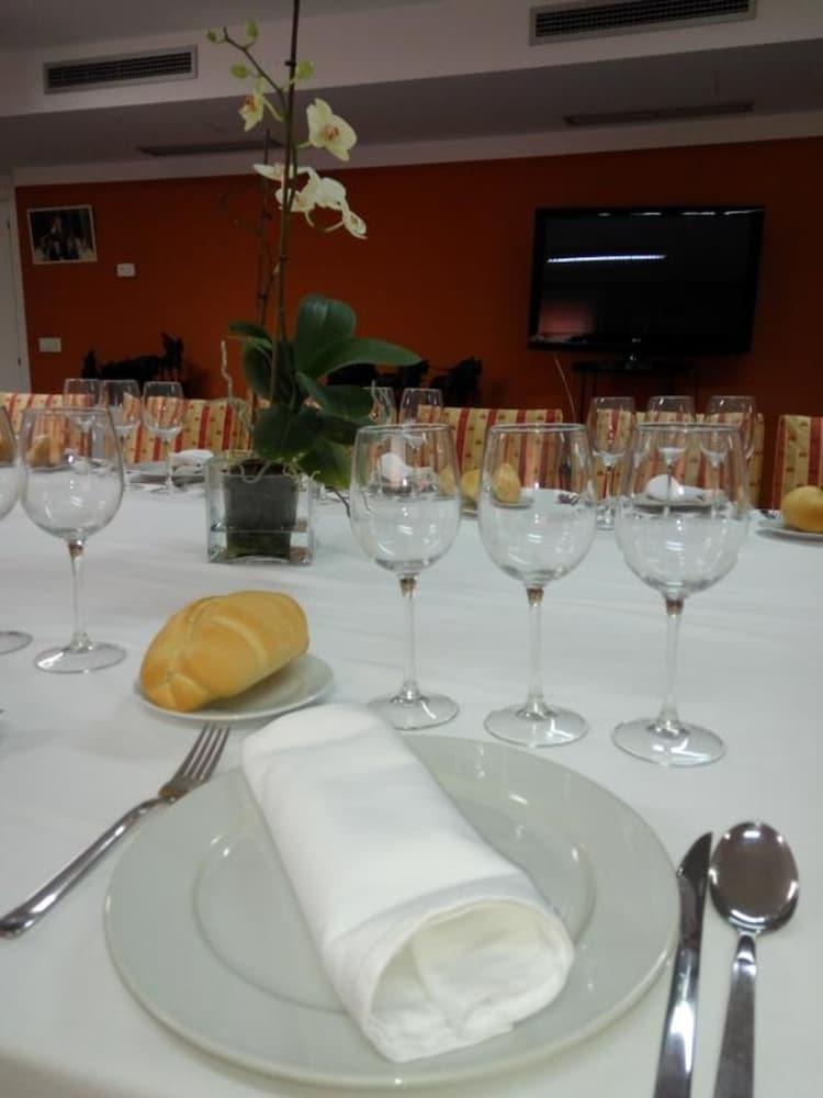 Ahc Hoteles Caceres Exterior photo